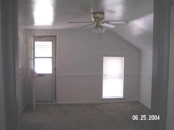 11 Mile and John R (Upper Flat) Apartments in Madison Heights, MI 48071 Zumper