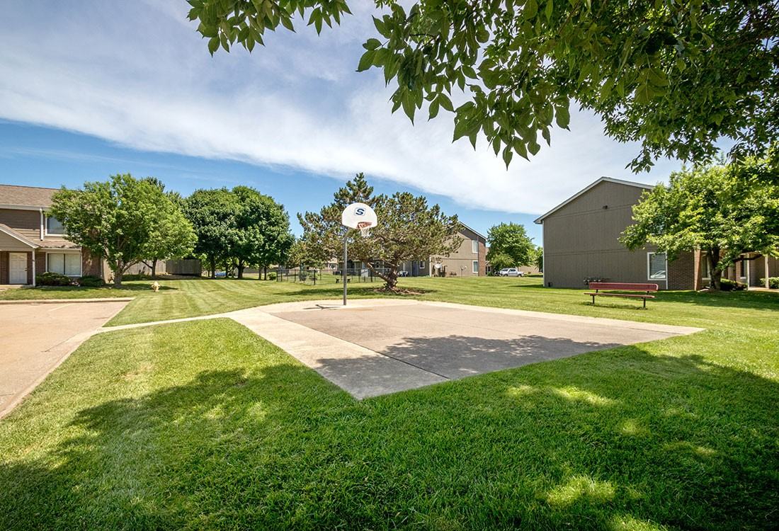 Crystal Ridge Apartments & Townhomes 5600 Jersey Ridge Rd, Davenport, IA 52807 Zumper