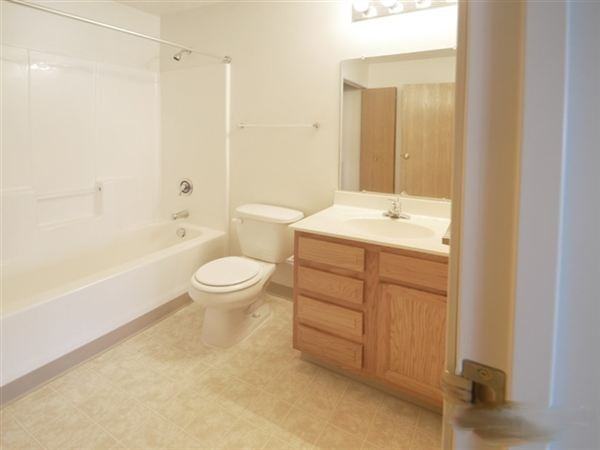 Stratford Crossings Apartments 600 Grant Allen Way, Wadsworth, OH