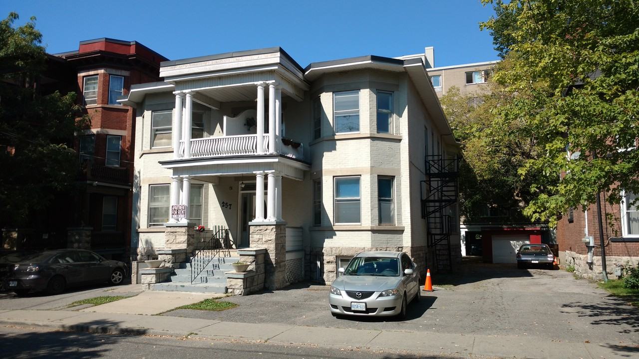 257 Daly Avenue 4, Ottawa, ON K1N Studio Apartment for Rent for 800