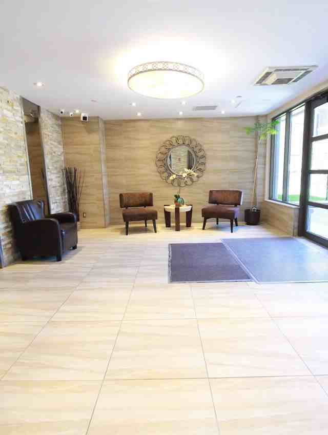 6000 Boulevard Cavendish, Côte SaintLuc, QC H4W 2Y2 2 Bedroom