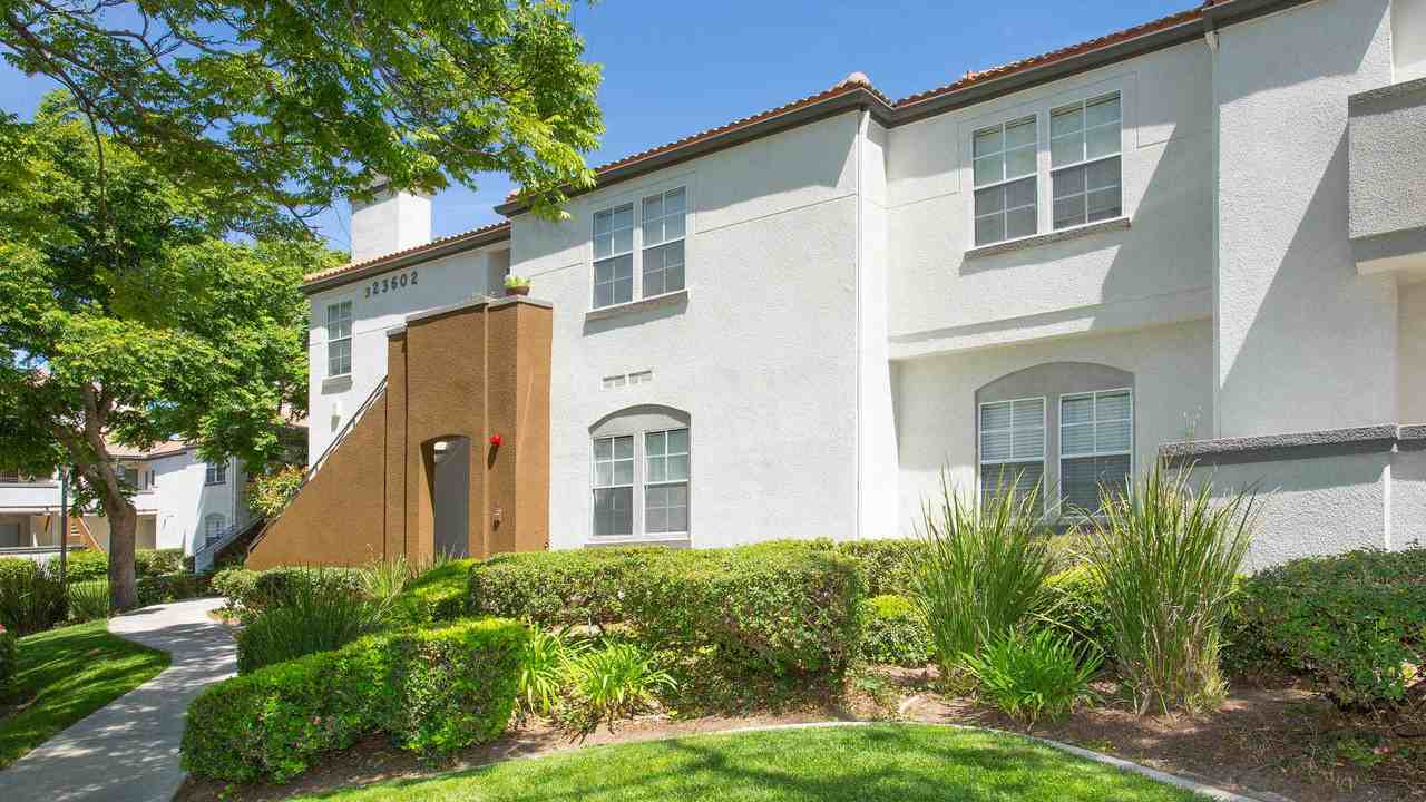 Northglen Apartments 23516 Magic Mountain Pkwy, Valencia, CA 91355