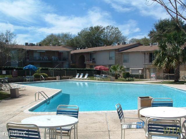 6900 N. VANDIVER Apartments 6900 N Vandiver Rd, San Antonio, TX 78209