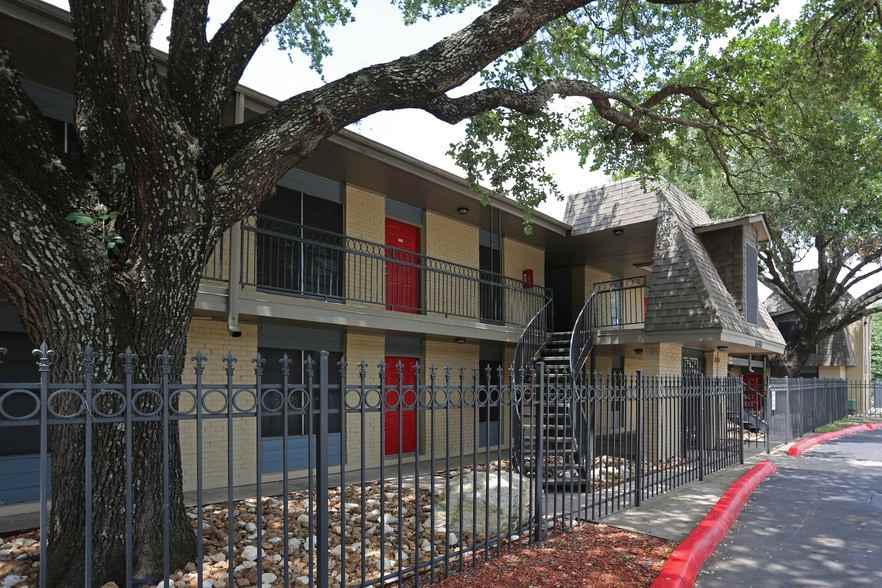 Hamilton Place Apartments 1650 Jackson Keller Rd, San Antonio, TX