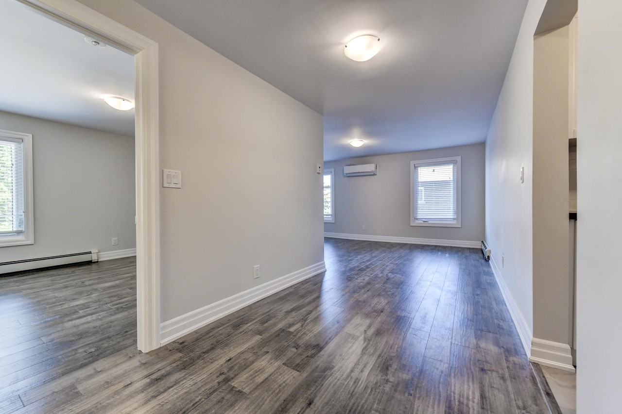 Dundas St E & Brock St S Apartments in Downtown Whitby, Whitby, ON L1N