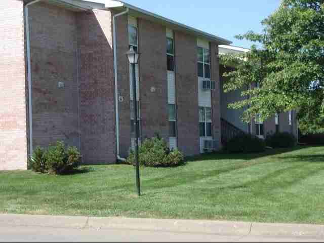 Burlington River Apartments 611 W Van Weiss Blvd, West Burlington, IA