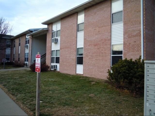 Burlington River Apartments 611 W Van Weiss Blvd, West Burlington, IA