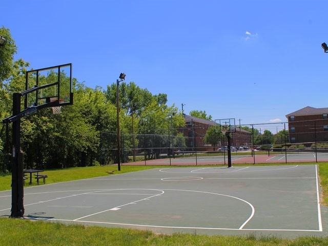 Williamsburg On The Wabash Apartments 400 N River Rd, West Lafayette