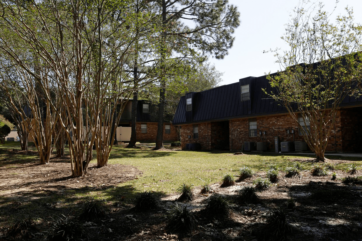 Hampton Court Apartments 2424 Drusilla Ln, Baton Rouge, LA 70809 Zumper