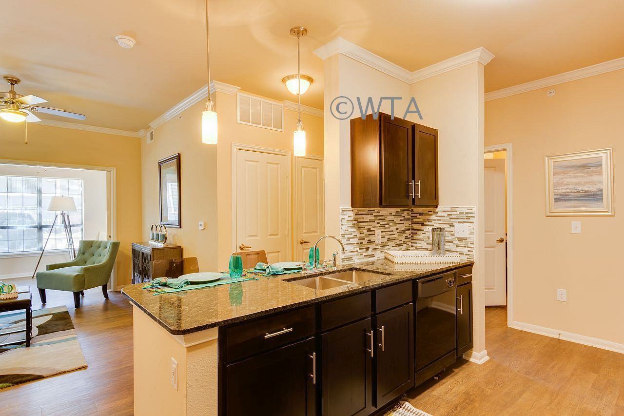 What will 900 rent you in Pipers Meadow, right now?