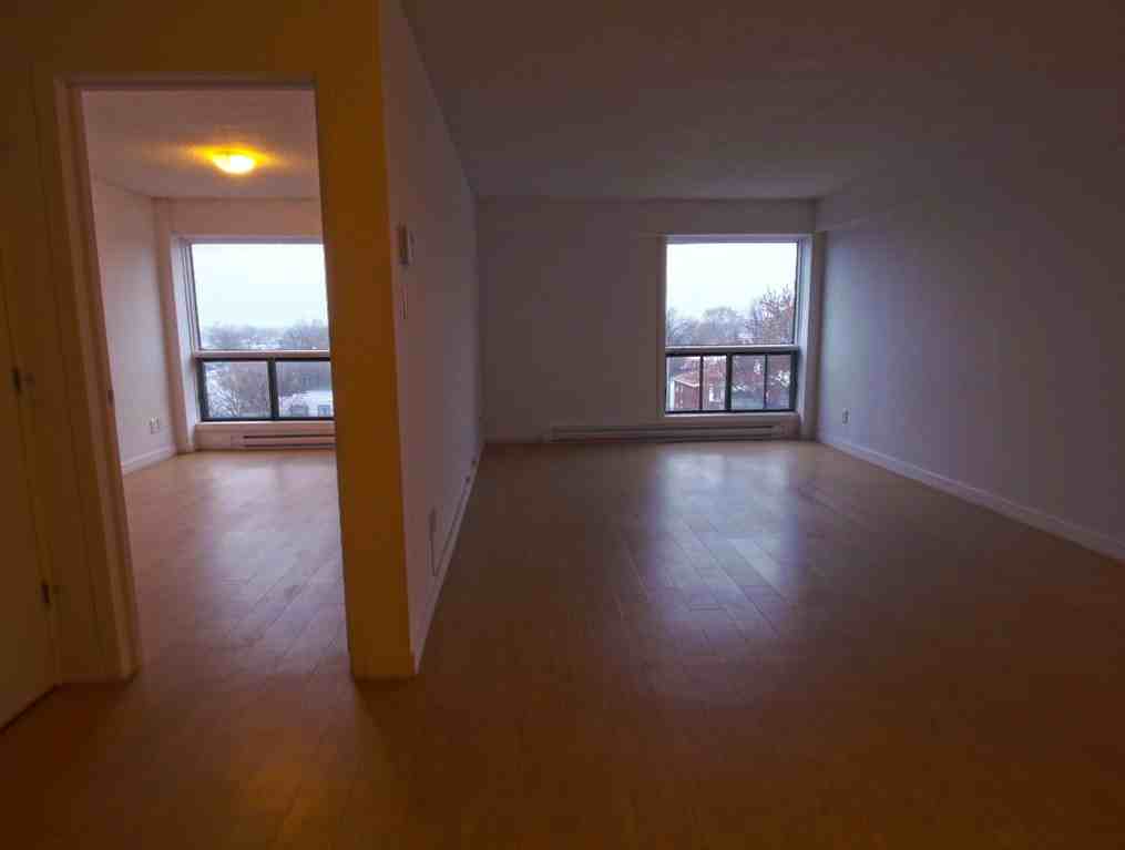 1511 Rue SainteHélène, Longueuil, QC J4K 3S8 1 Bedroom Apartment for