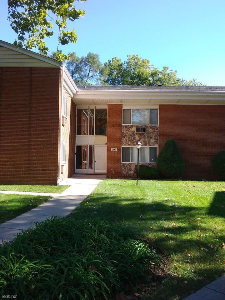 490 Saint Moritz Dr Apartments 490 St Moritz Dr, Glen Ellyn, IL 60137