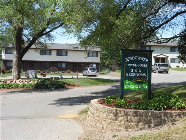 sundowner townhomes Apartments 5202 Lucerne Ave, Kalamazoo, MI 49048