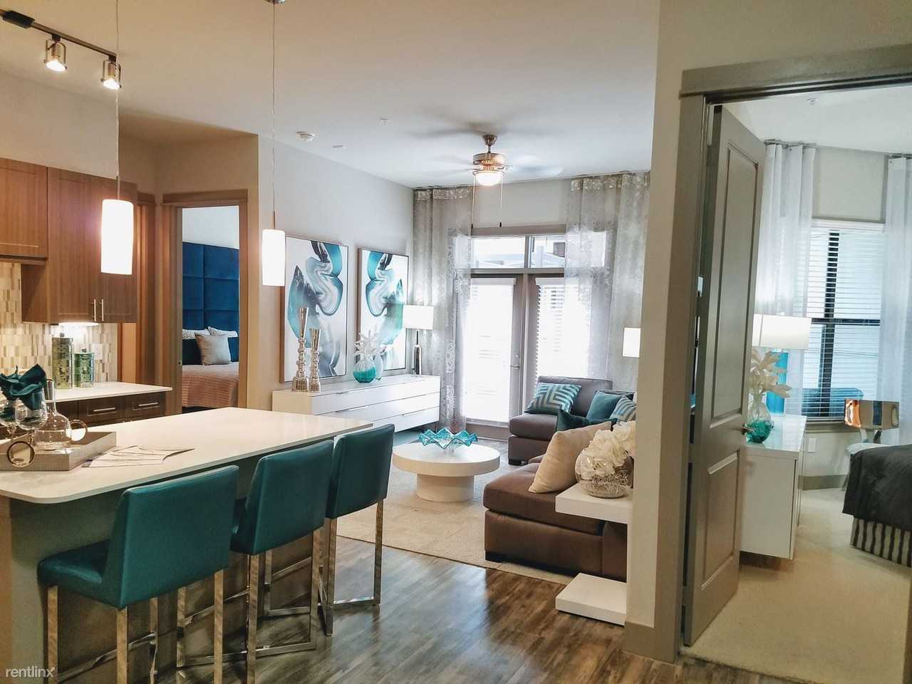 Montrose & Washington Ave Apartments in Washington Ave Memorial Park