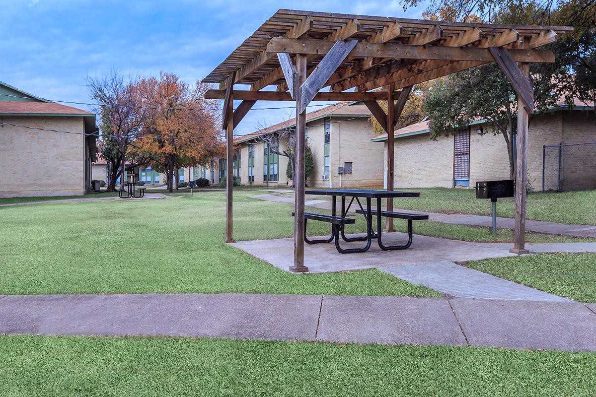 Creekside Villas Apartments 378 N Jim Miller Rd, Dallas, TX 75217