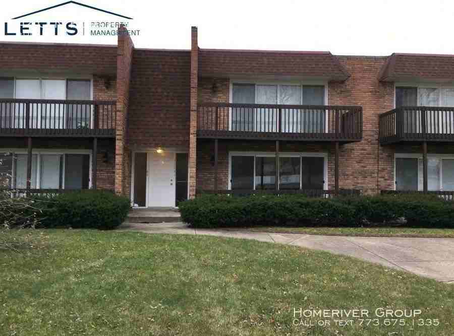 440 Roberts Dr 1F, Glenwood, IL 60425 2 bedroom apartment for rent