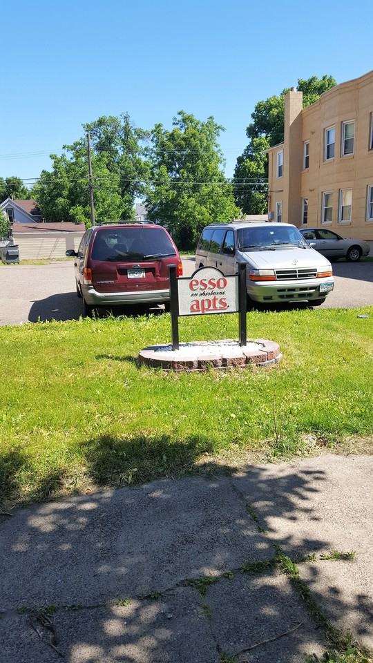 525 Saint Albans St N Apartments in West Frogtown, St. Paul, MN 55104