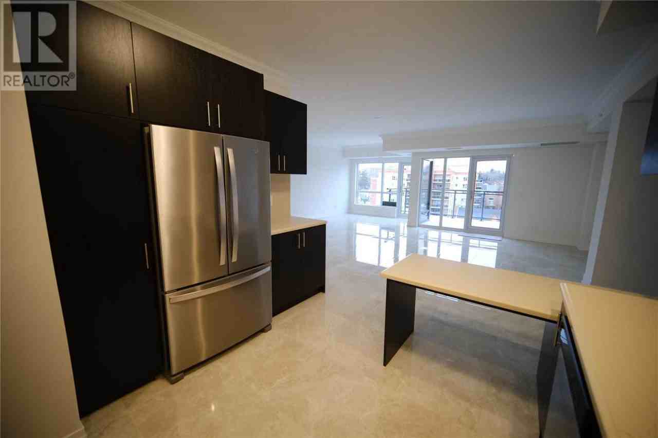112 Woodbridge Avenue 702, Vaughan, ON L4L 2S7 3 Bedroom Apartment for