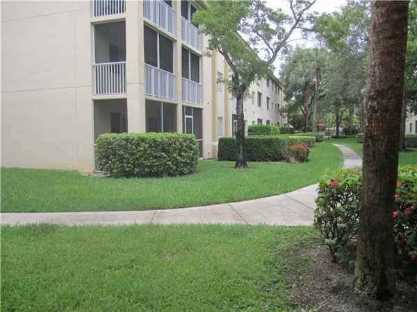 440Â¤ SÂ¤ PARK RD Apartments in Hollywood Hills, Hollywood, FL 33021