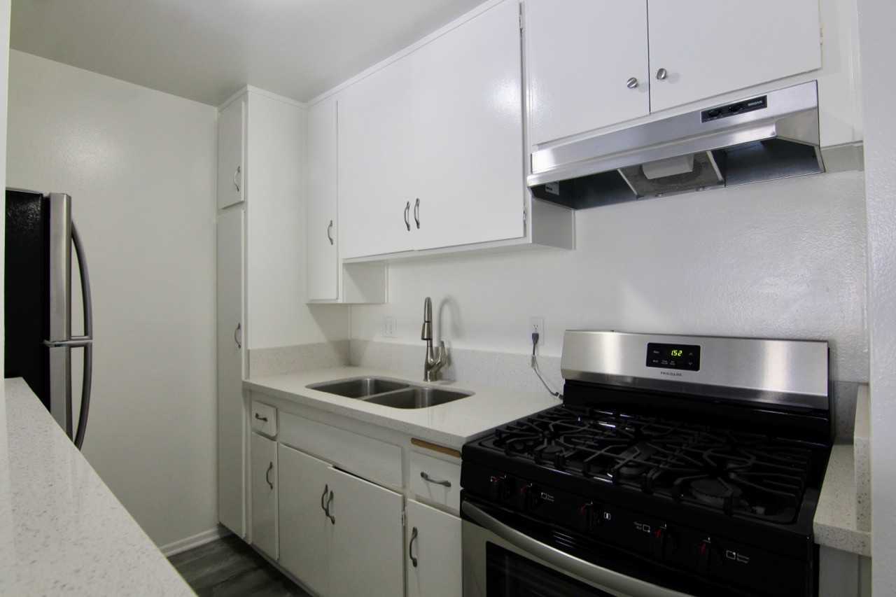 The lowest priced apartment rentals for rent in Van Nuys, Los Angeles