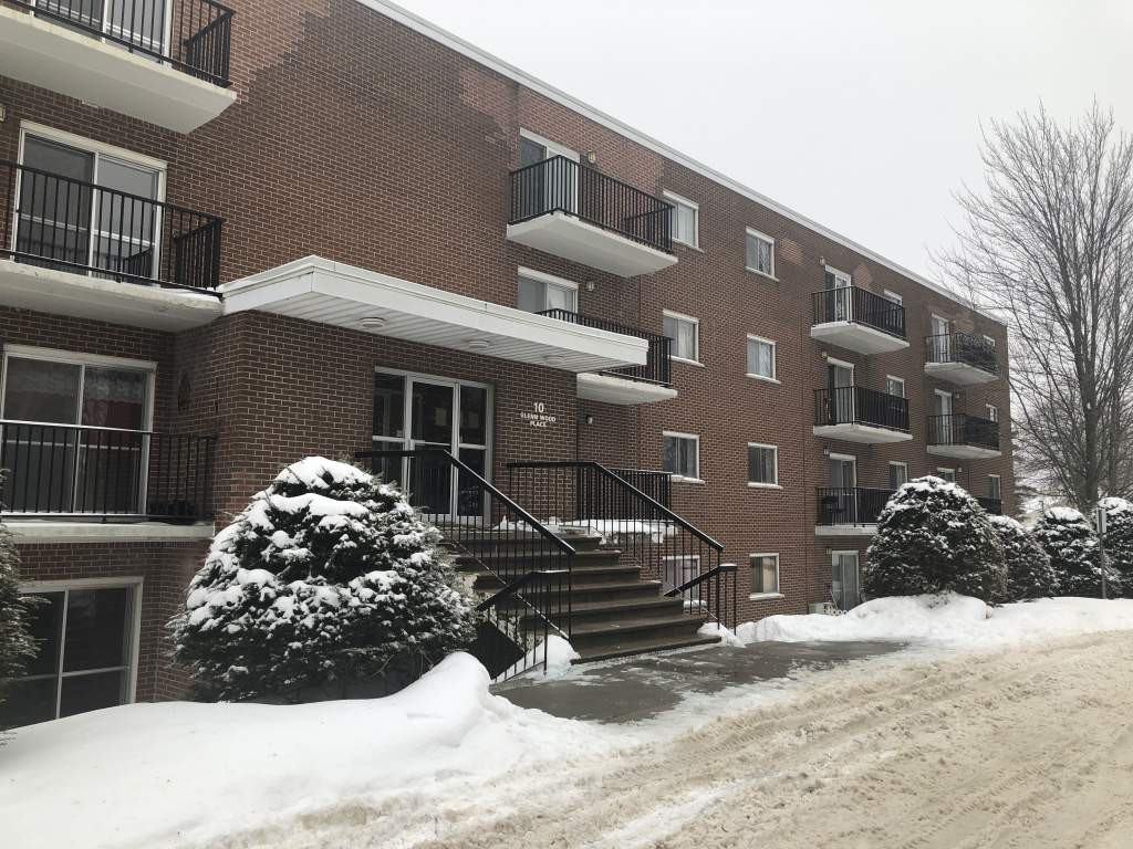 Glenn Wood Place Apartments 10 Glenn Wood Pl, Brockville, ON K6V 2T2