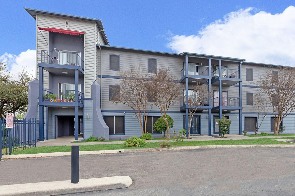 Lago Vista Apartments 4243 W Commerce St, San Antonio, TX 78237 Zumper