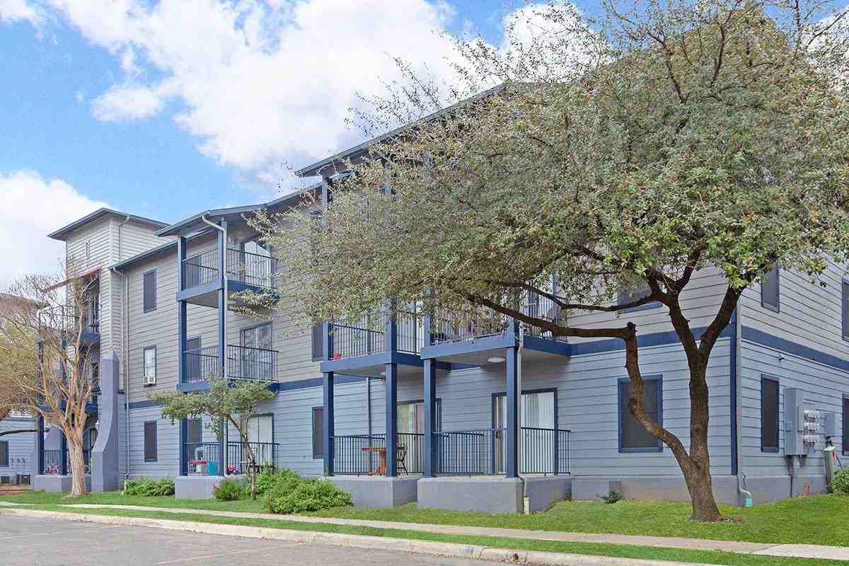 Lago Vista Apartments 4243 W Commerce St, San Antonio, TX 78237 Zumper