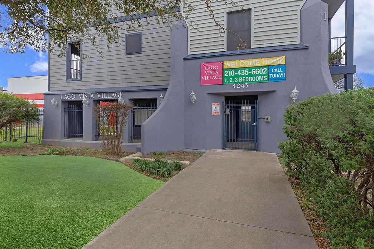 Lago Vista Apartments 4243 W Commerce St, San Antonio, TX 78237 Zumper