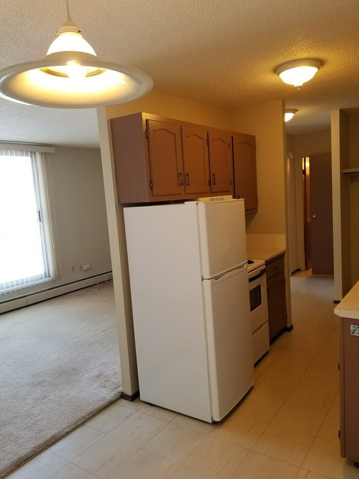 806 10 Street N.W. Apartments 806 10 St NW, Calgary, AB T2N 1W4