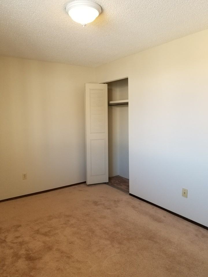 806 10 Street N.W. Apartments 806 10 St NW, Calgary, AB T2N 1W4