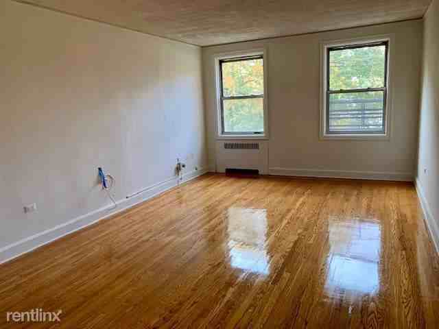 Updated 2 Bedroom Apartment in Elevator Building Pets