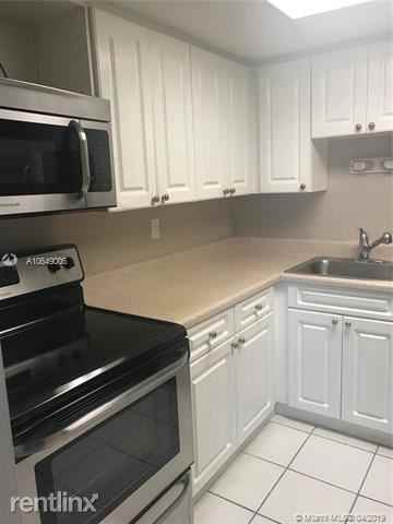 CAPTIVA LAKES VILLAS COND Apartments 8309 SW 142nd Ave, Kendale Lakes