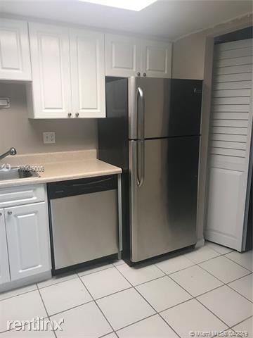 CAPTIVA LAKES VILLAS COND Apartments 8309 SW 142nd Ave, Kendale Lakes