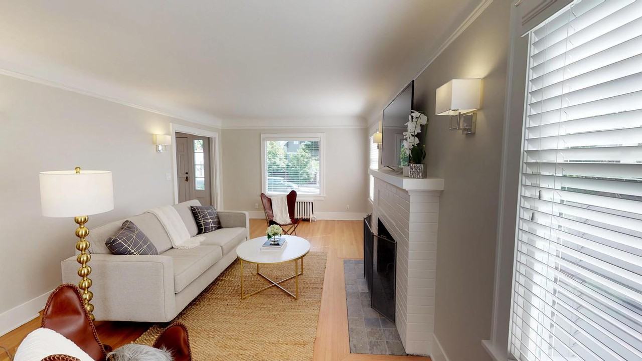 Lovely West Queen Anne home with deck Apartments in Seattle, WA Zumper