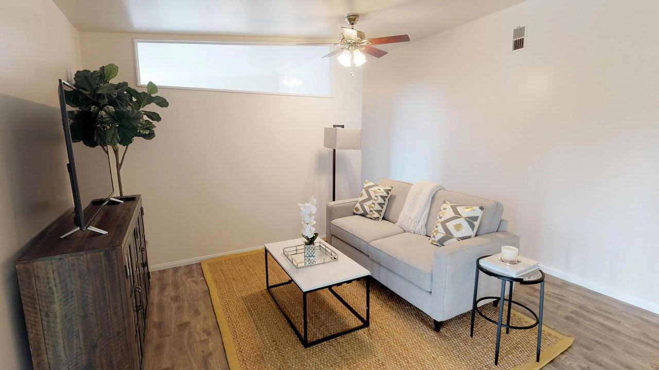 Bright North Clairemont home with spacious backyard Apartments in San