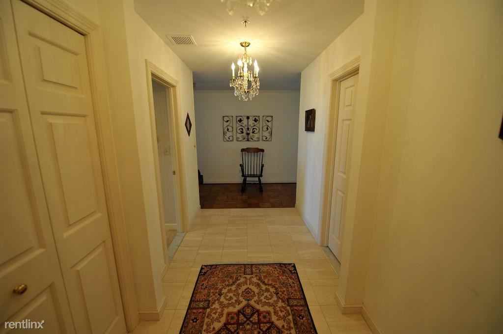 10 E Lee St Apartments in Otterbein, Baltimore, MD 21202 Zumper