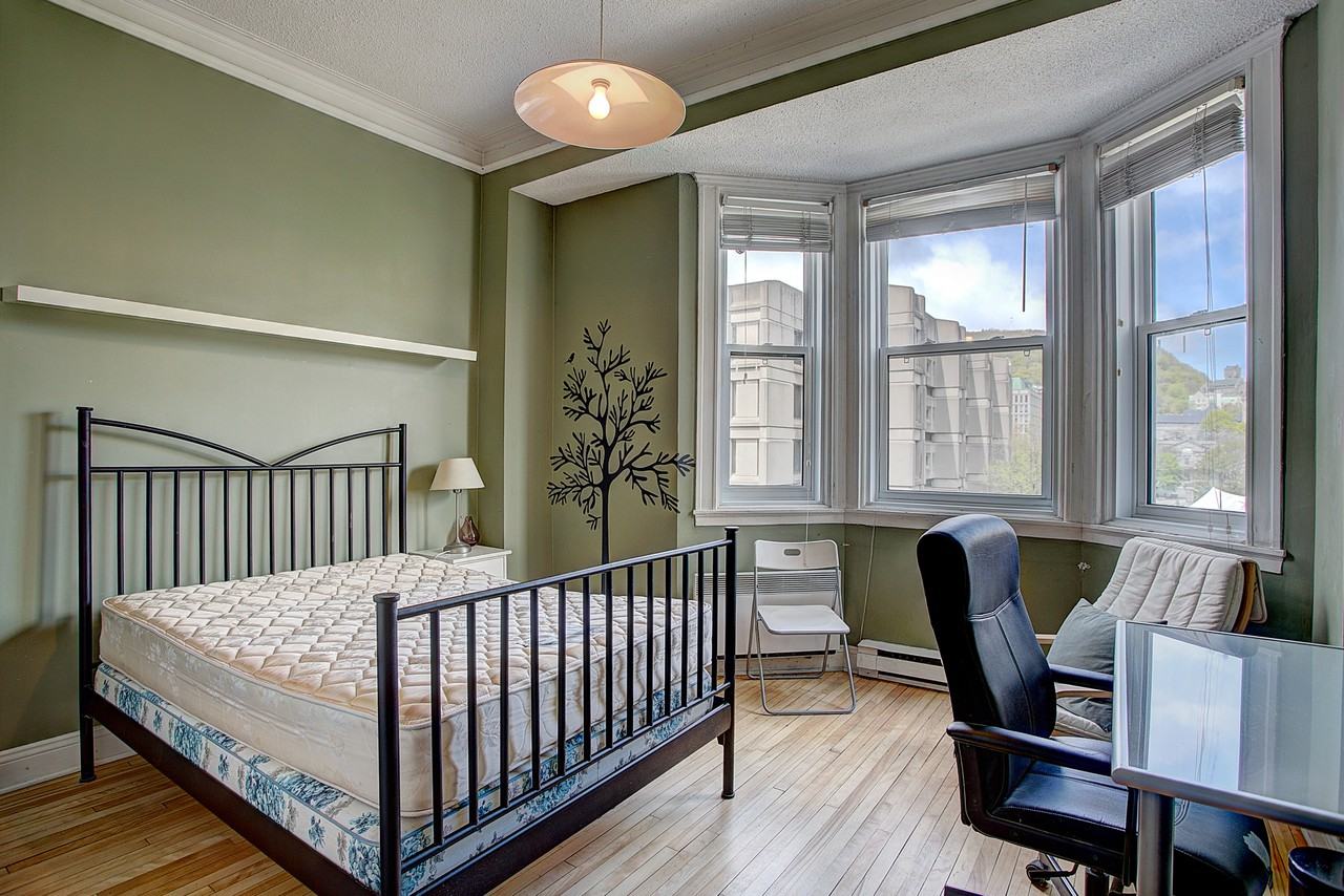 900 Rue Sherbrooke Ouest 52, Montréal, QC H3A 1G3 4 Bedroom Apartment