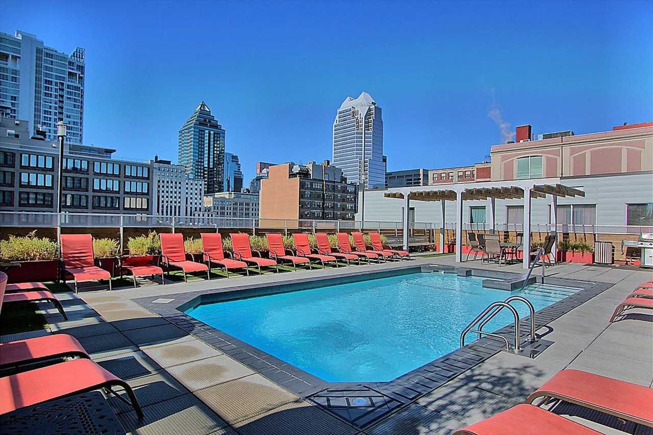 1200 Rue SaintAlexandre, Montréal, QC H3B 3H5 1 Bedroom Apartment for