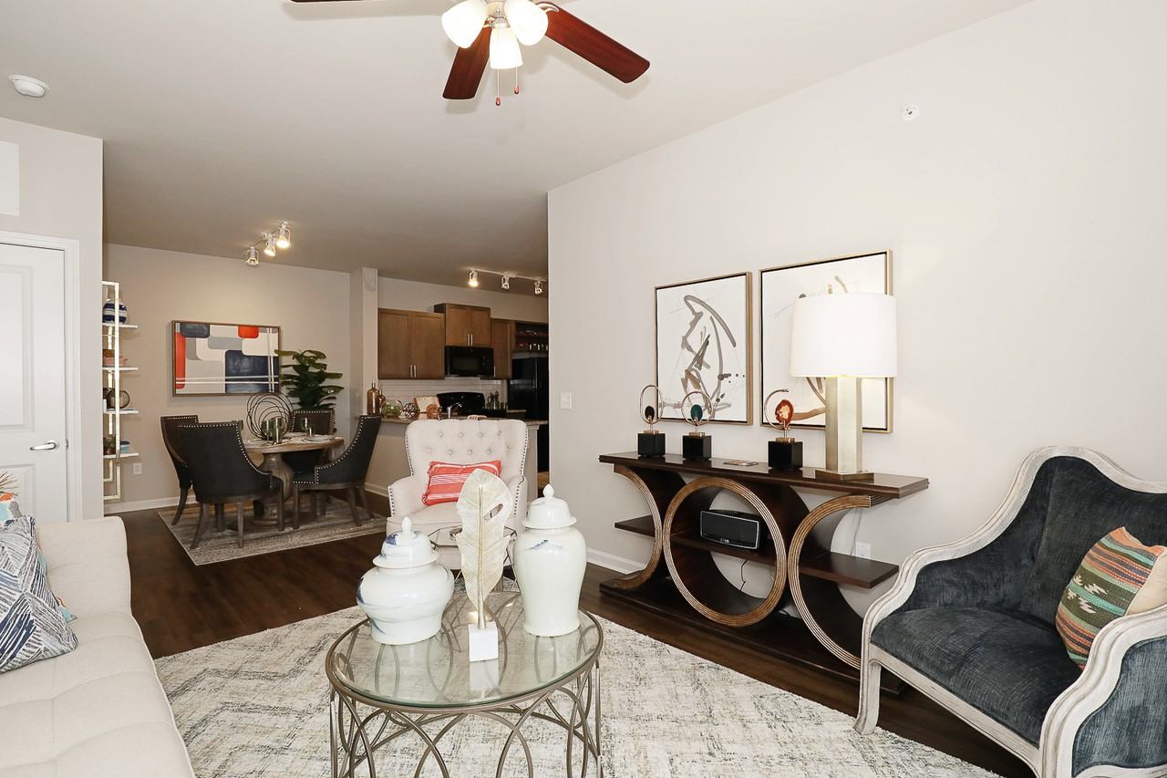 Overlook Exchange Apartments 6455 De Zavala Rd, San Antonio, TX 78249