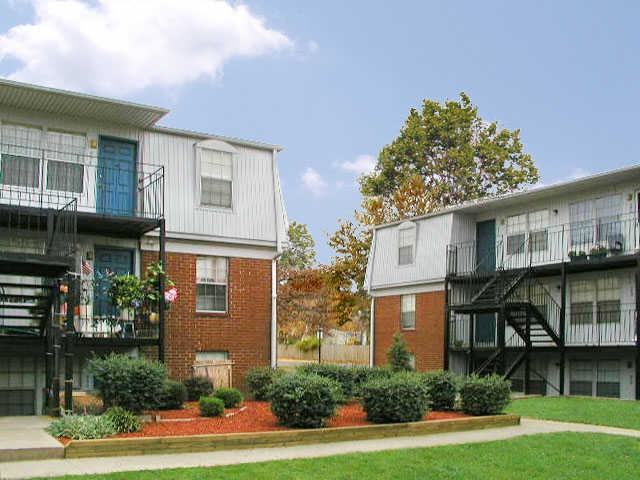 Douglas Park Apartments 401 Douglas Park Dr., Louisville, KY 40214