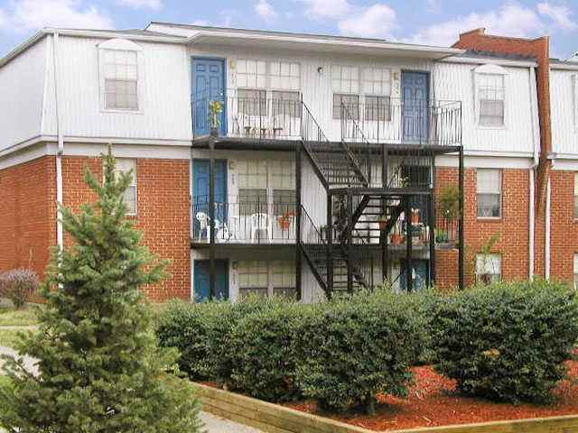 Douglas Park Apartments 401 Douglas Park Dr., Louisville, KY 40214