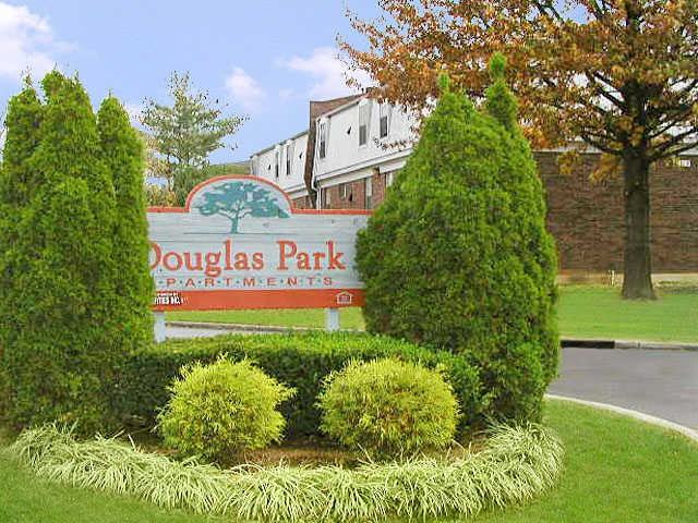 Douglas Park Apartments 401 Douglas Park Dr., Louisville, KY 40214