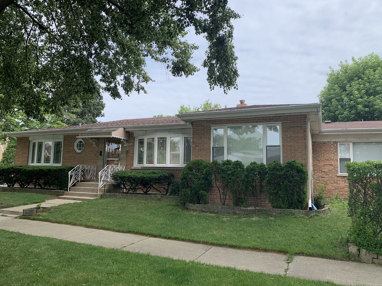 4120 Birchwood Ave, Skokie, IL 60076 5 Bedroom Apartment for Rent