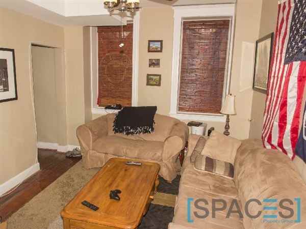 Cleaver and Division Ground Floor Front Apartments in West Town