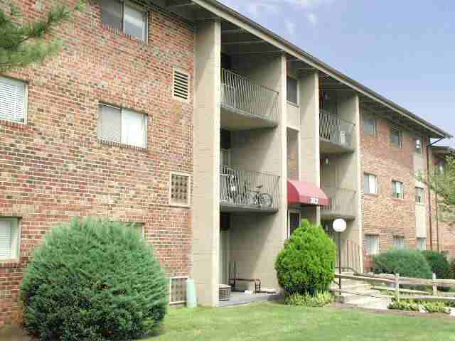 Fountain Club Apartments 7604 Fontainebleau Dr. 202, New Carrollton