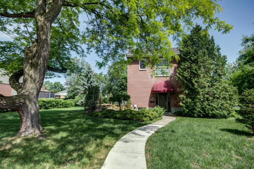 47 Av. Mount Pleasant, PointeClaire, QC H9R 2T1 3 Bedroom House for