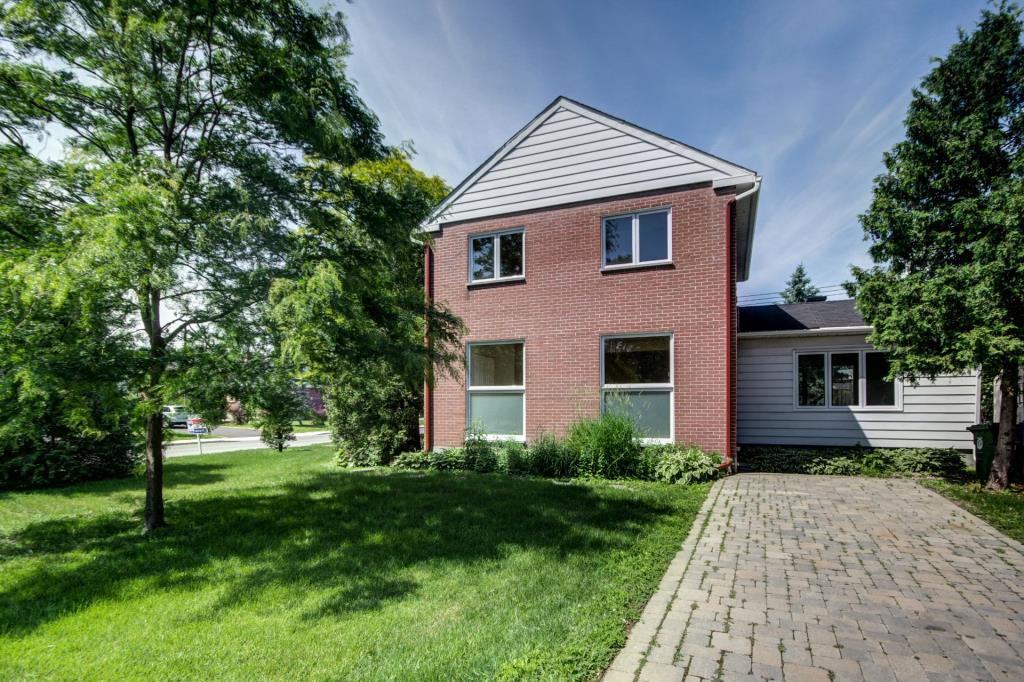 47 Av. Mount Pleasant, PointeClaire, QC H9R 2T1 3 Bedroom House for