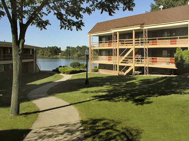 King Apartments LTD Shorline Beach Club 666 Carnegie Ave, Akron, OH