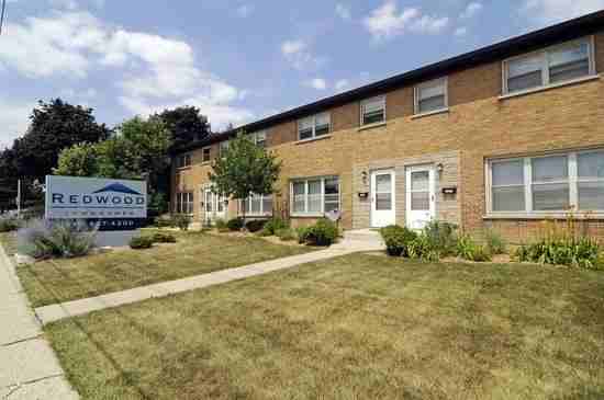 Redwood Townhomes Apartments 1559 S Redwood Ave, Mount Prospect, IL