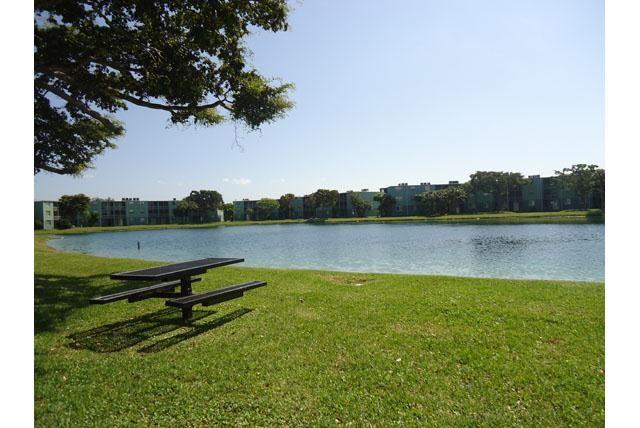 Pinnacle Lakes Apartments 18821 NE 3rd Ct, Miami Gardens, FL 33179